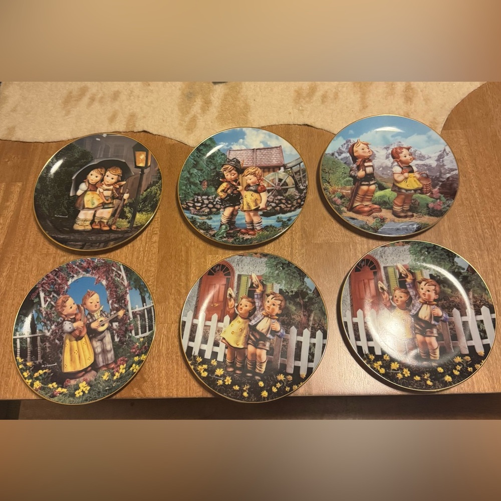 Charming Collectible Decorative Plates Set